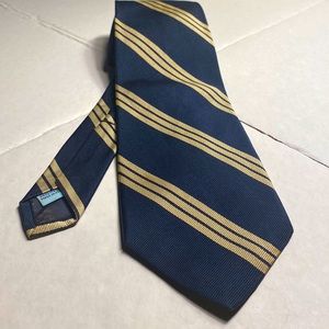 Abercrombie and Fitch, gentlemen’s clothiers established 1892 vintage tie